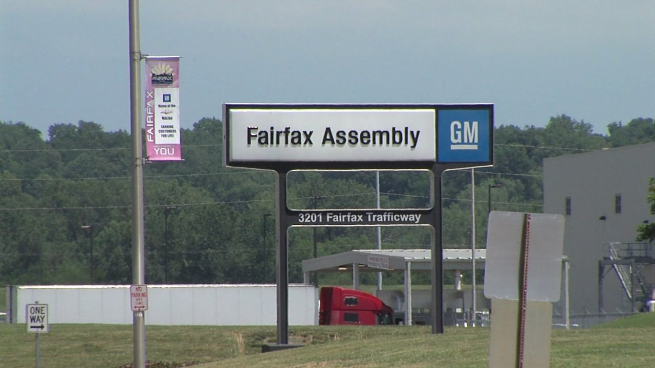 UAW members vote on strike amid Ford, GM negotiations