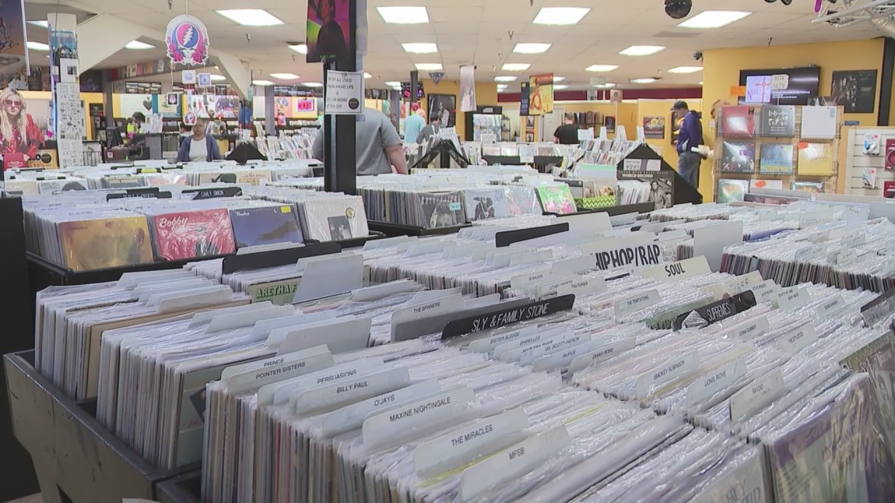 Vinyl Renaissance in Overland Park closing, selling records