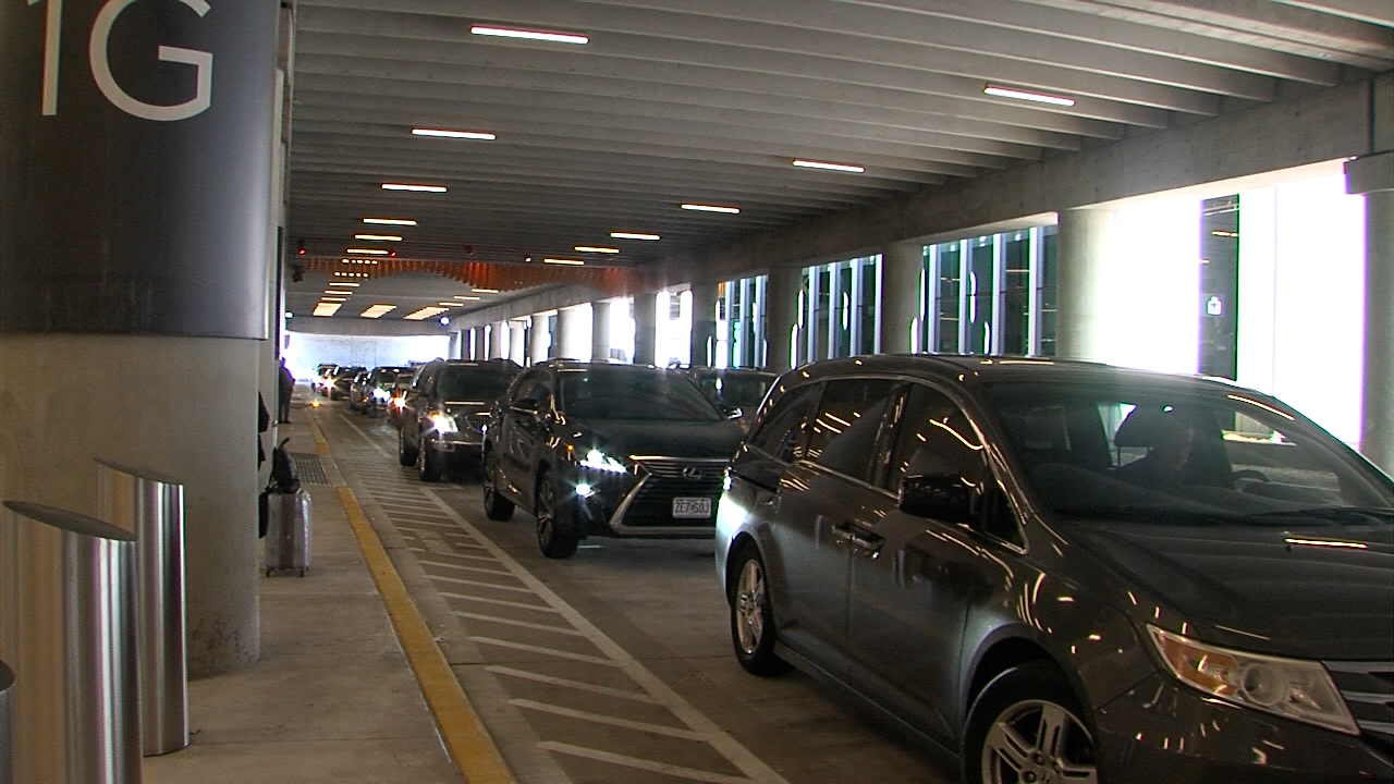 Kansas City airport considers changes to fix traffic back-ups