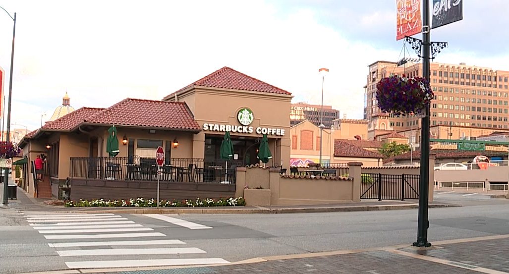 Starbucks accused of illegally closing Kansas City location
